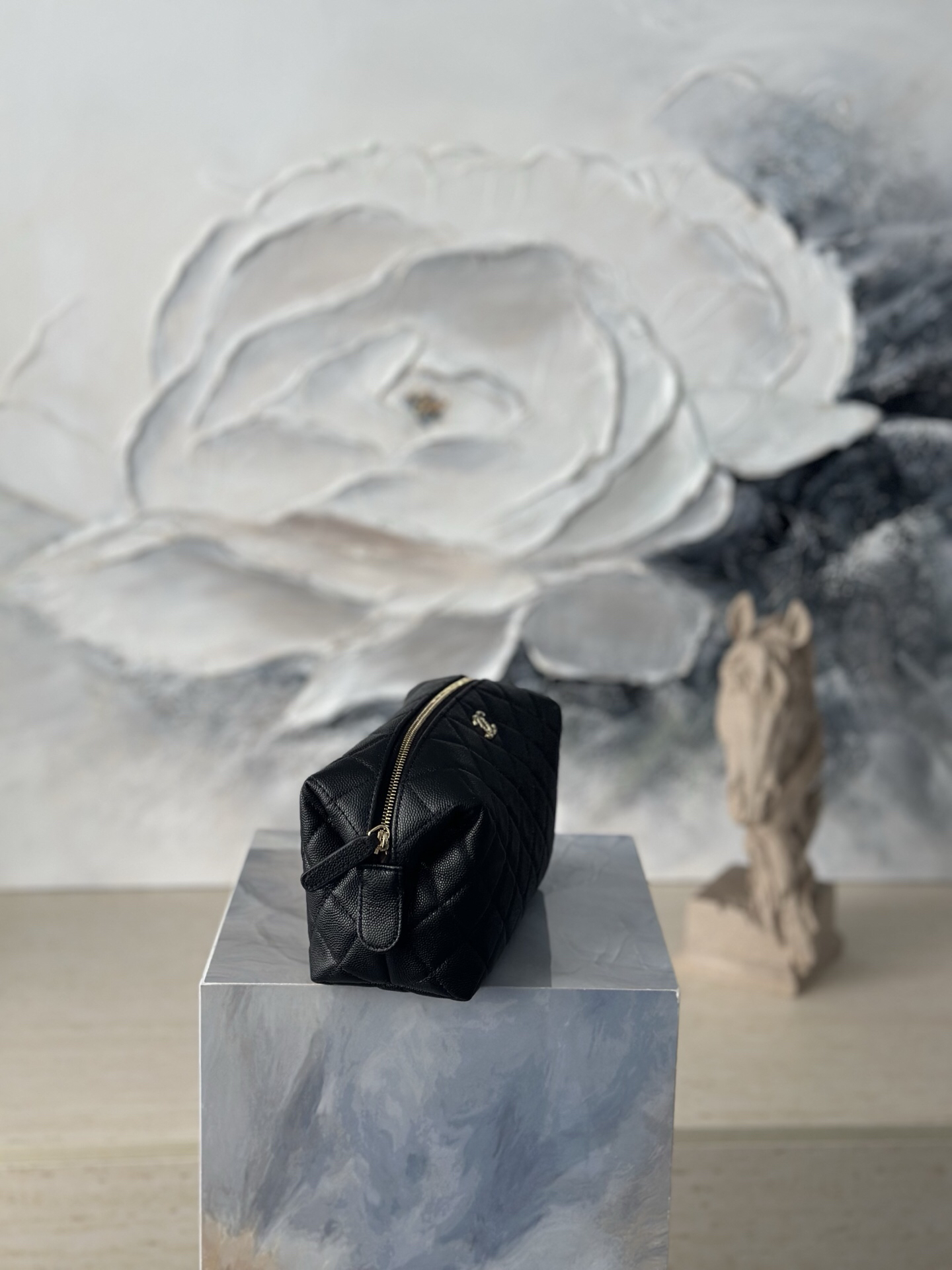 Chanel Spring/Summer Small Zip Carry Bag A4990 - Image 5