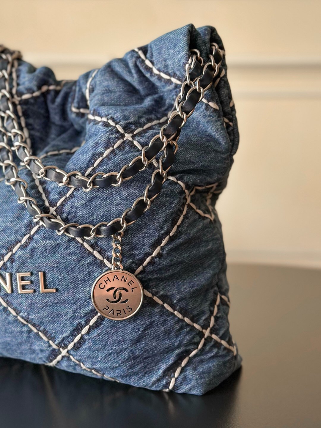 Chanel AS3260 Shoulder Bag in Waxed Small Calfskin - Image 5