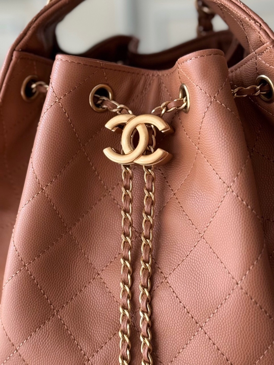 Chanel 25 Hobo Shoulder Bag in Textured Leather - Image 5