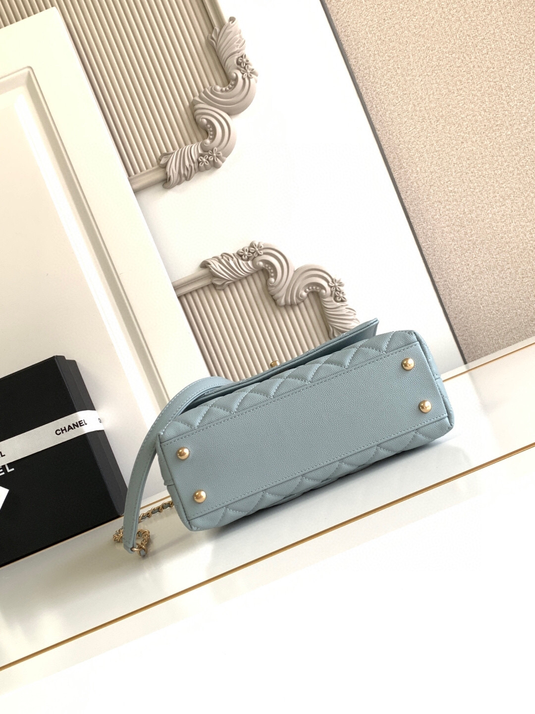 Chanel Coco Handle Pebbled Leather Top-Handle Bag - Image 5