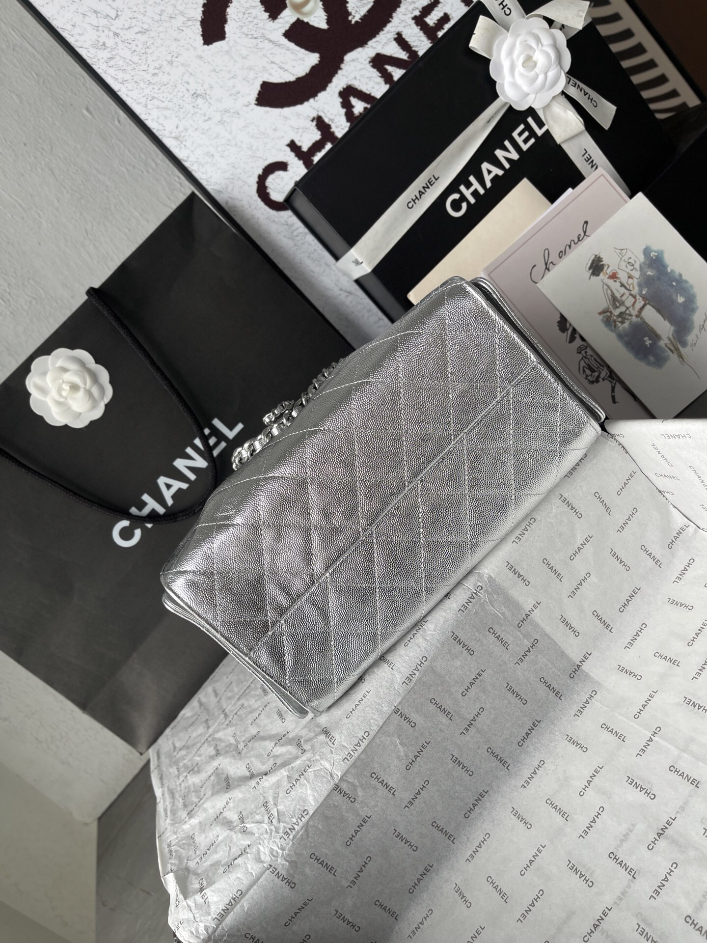 Chanel Quilted Leather Hobo Bag AS5293 - Image 5