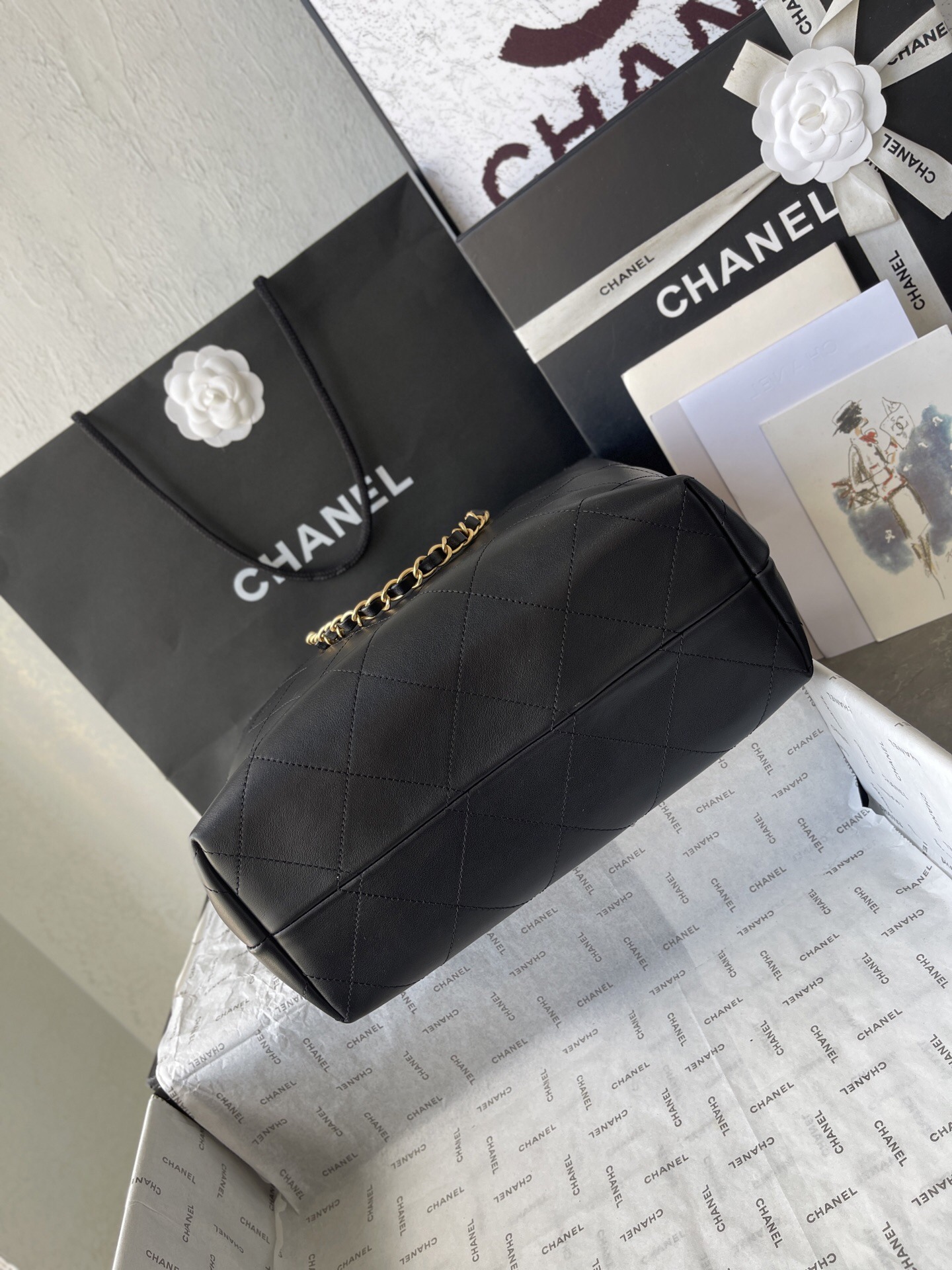 Chanel-Inspired Large Handbag with Mini Bag - Image 5