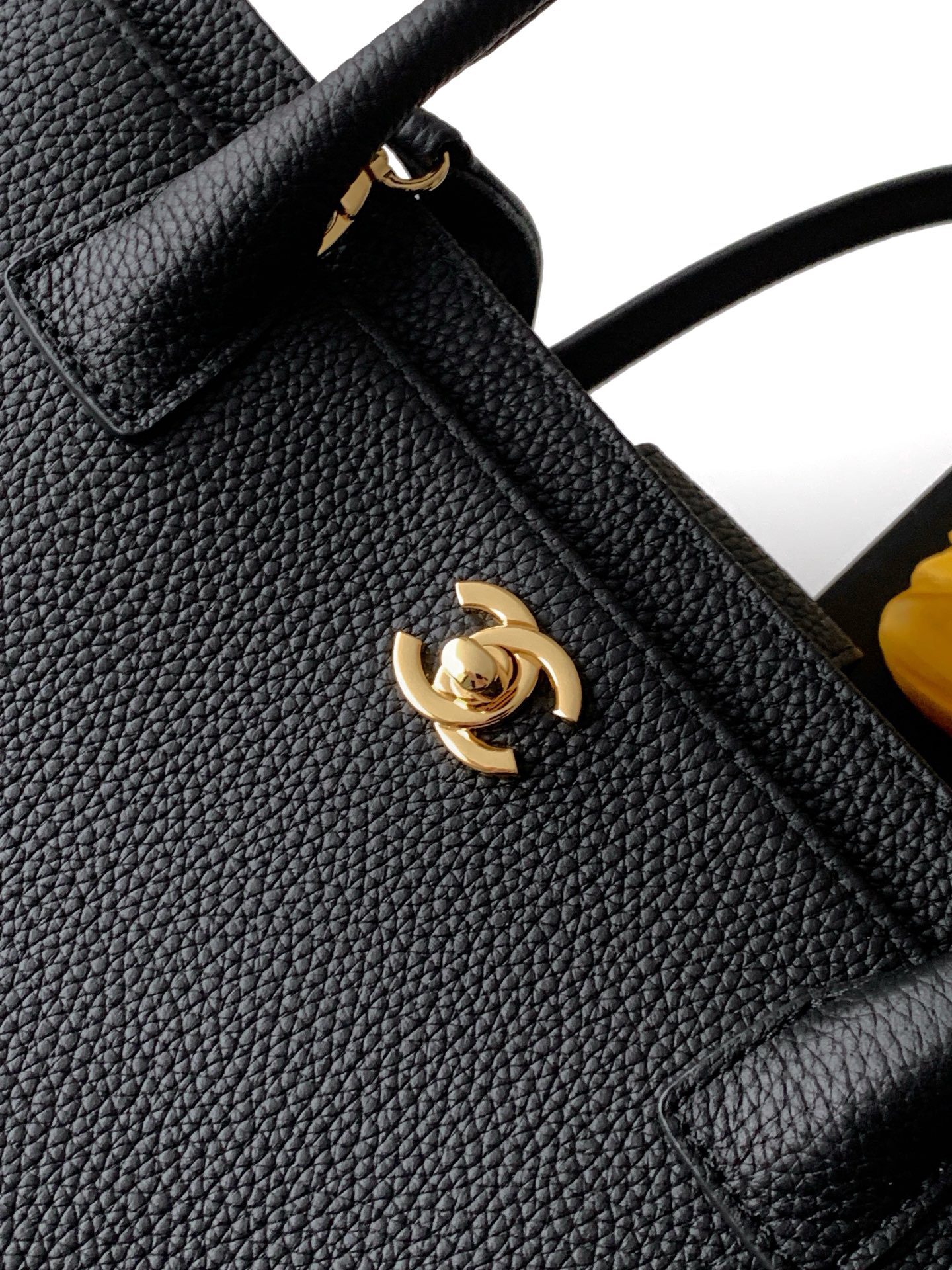 Chanel Cerf Medium Black and Gold Tote Bag - Image 5
