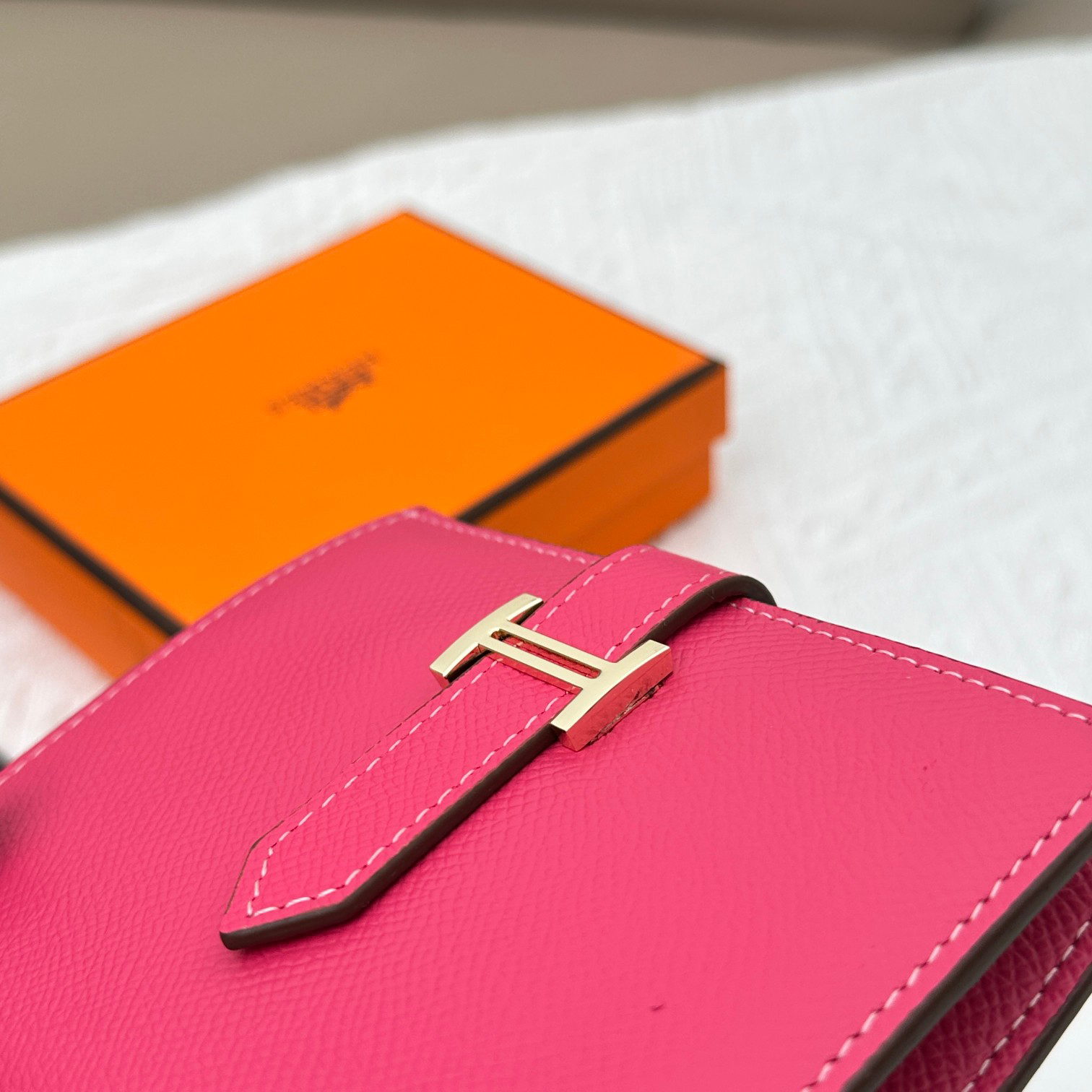 Hermès Palm-Grain Leather Wallet with Gold-Tone Hardware - Image 5