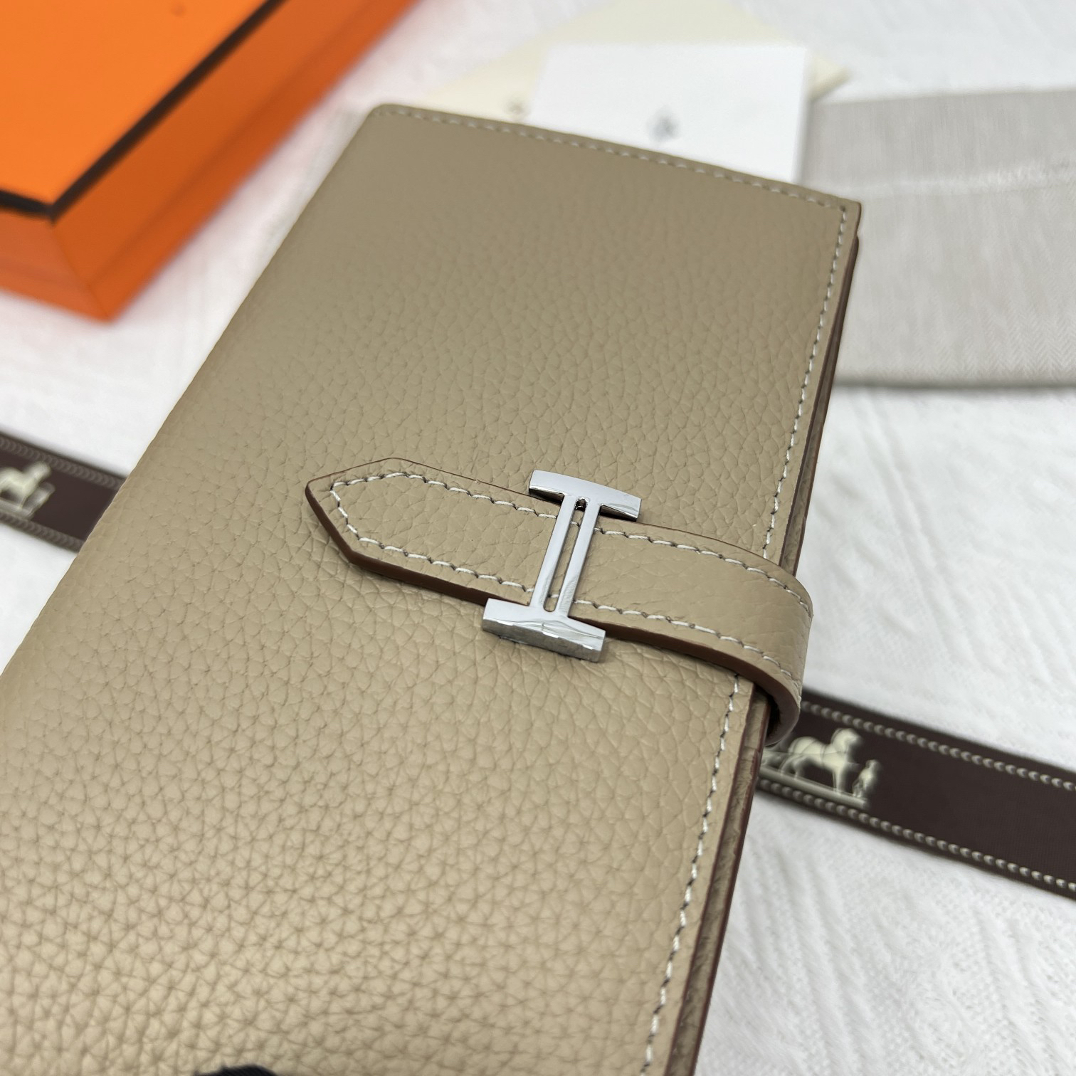 Hermès 5123 Litchi-Pattern Leather Long Wallet - Image 5