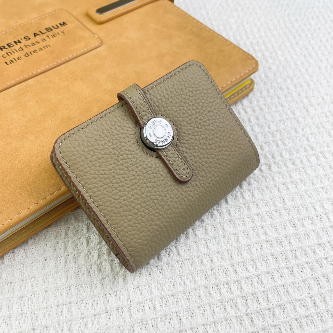 Hermès Togo Leather Wallet with Silver Clasp - Image 5
