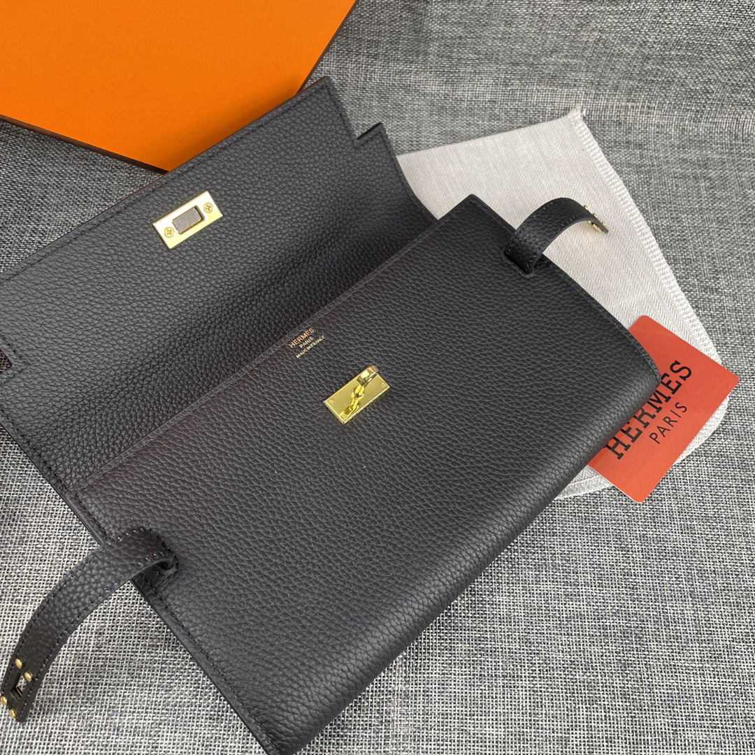 Hermès Kelly Handbag in Togo Leather with Gold-Tone Hardware - Image 5