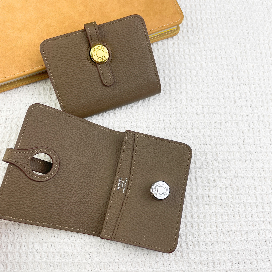 Hermès Togo Leather Card Holder Model 0510 - Image 5