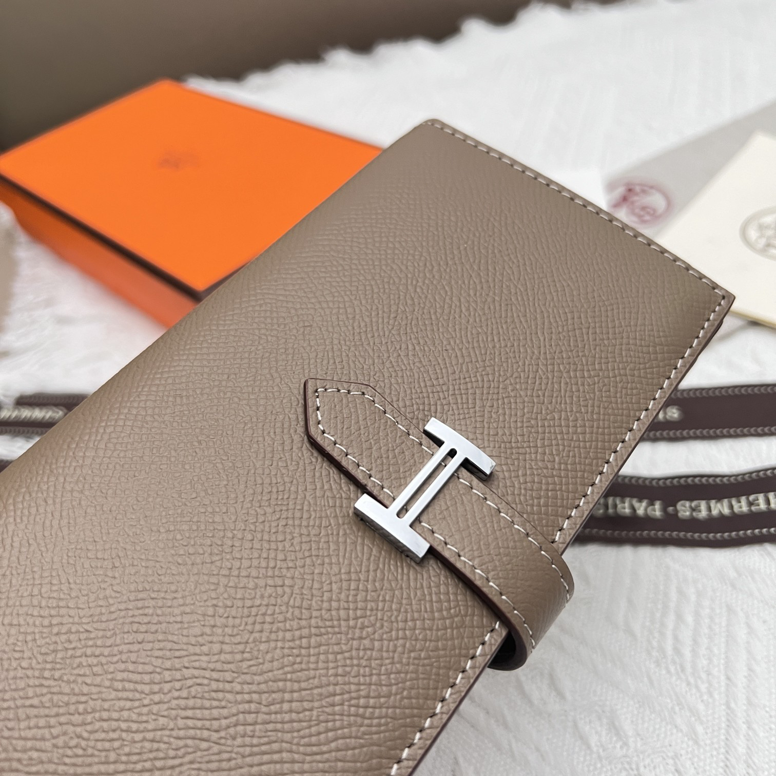 Hermès Togo Calfskin Vertical Zip Wallet - Image 5