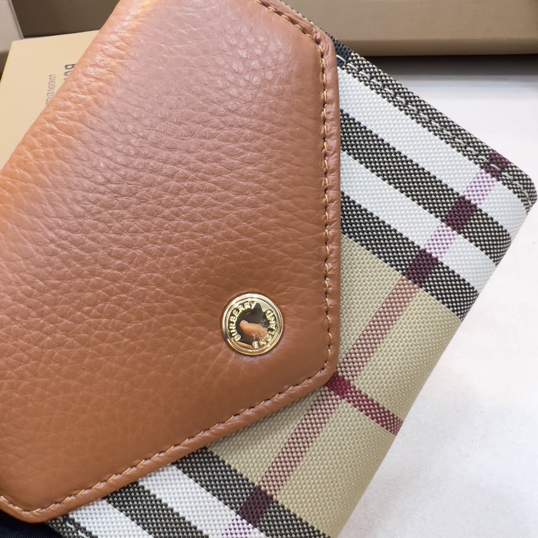 Burberry Vintage Patchwork Calf Leather Bifold Wallet - Image 5