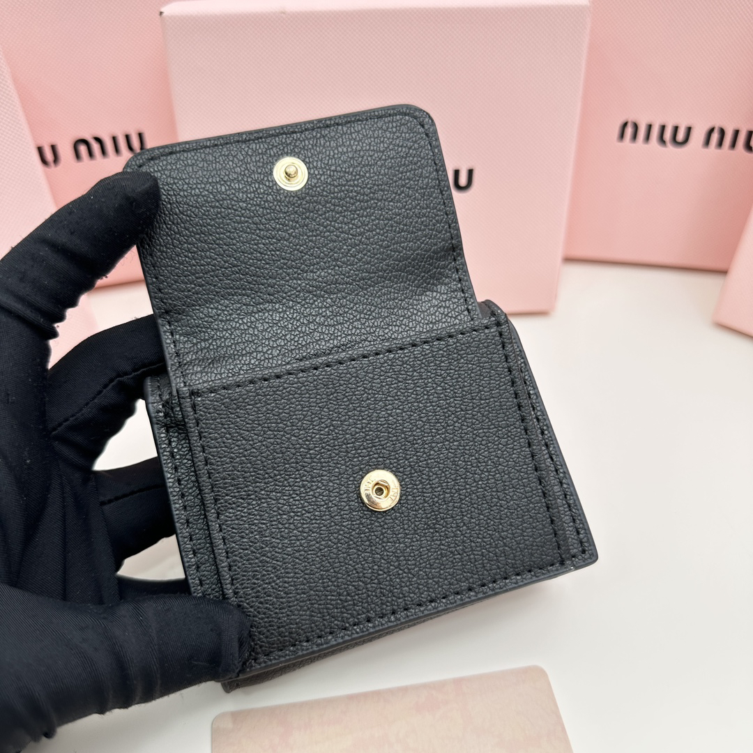 Miu Miu Leather Wallet - Image 5