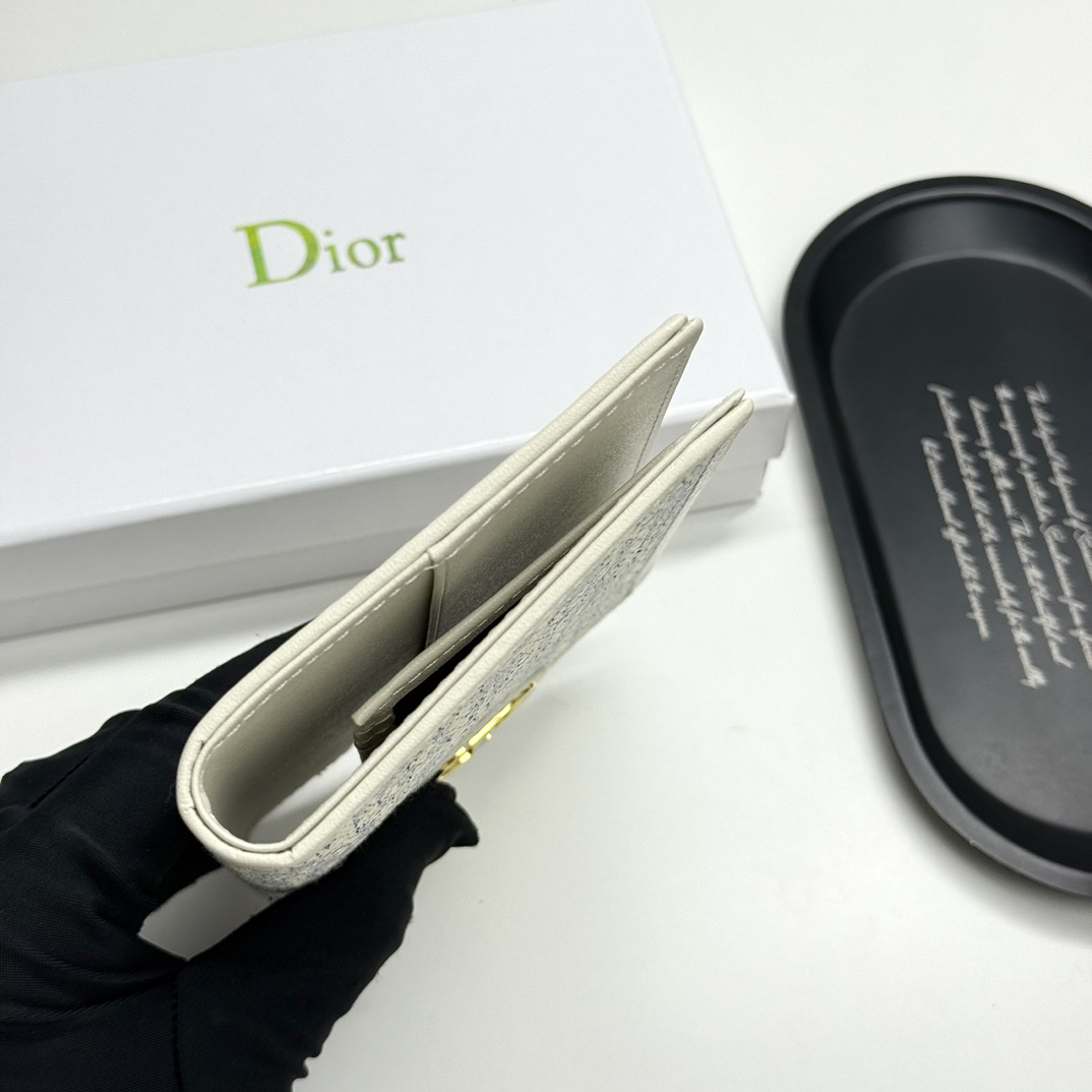 Dior 30 Montaigne Passport Holder - Image 5