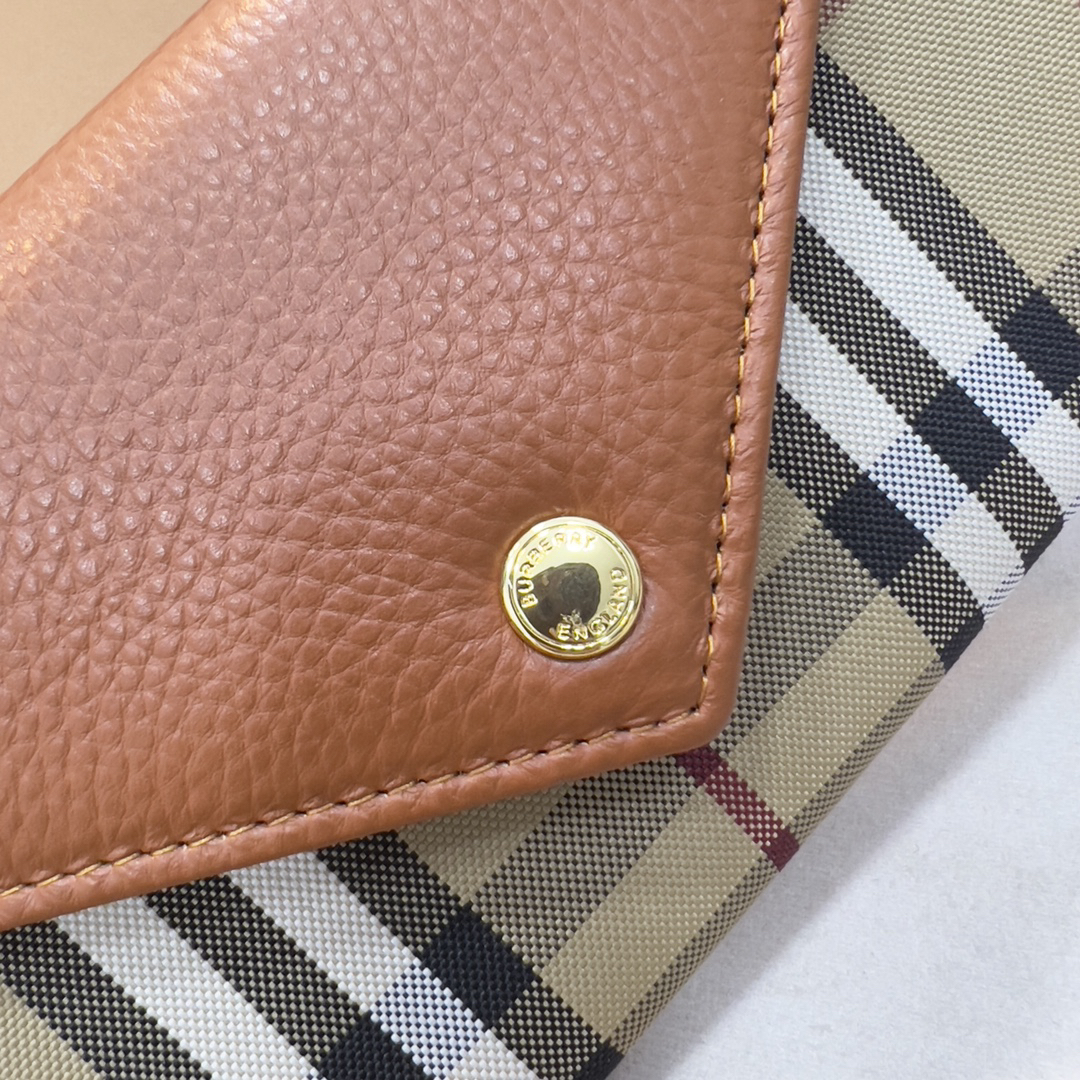 Burberry Vintage Check Long Wallet - Image 5