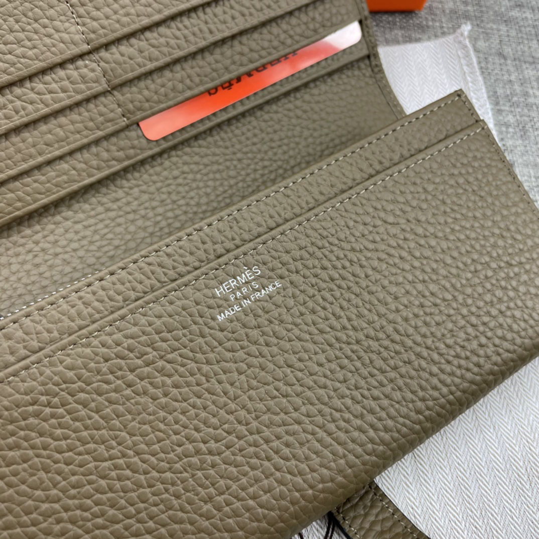 Hermes Women's Solid Color Bifold Leather Wallet - Image 5