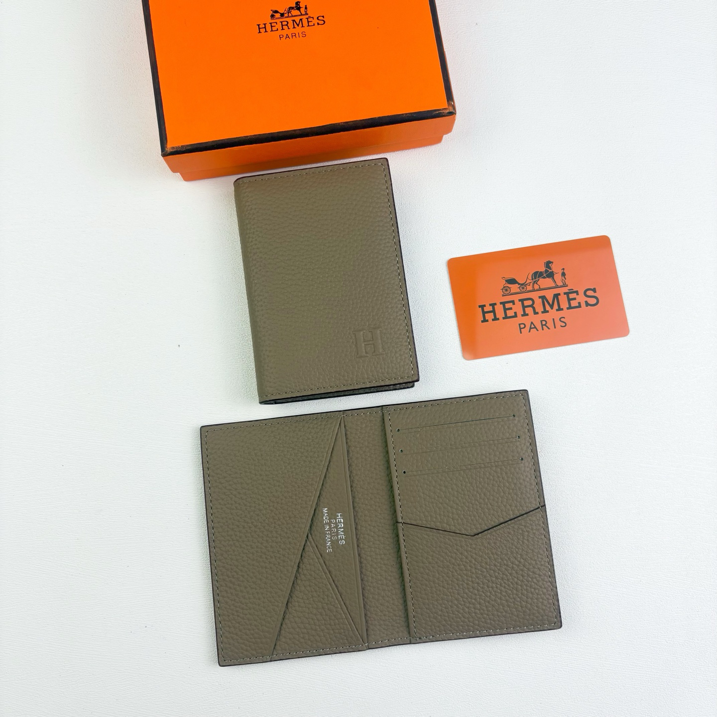 Hermès City 8CC Card Holder in Barenia Faubourg Calfskin - Image 5