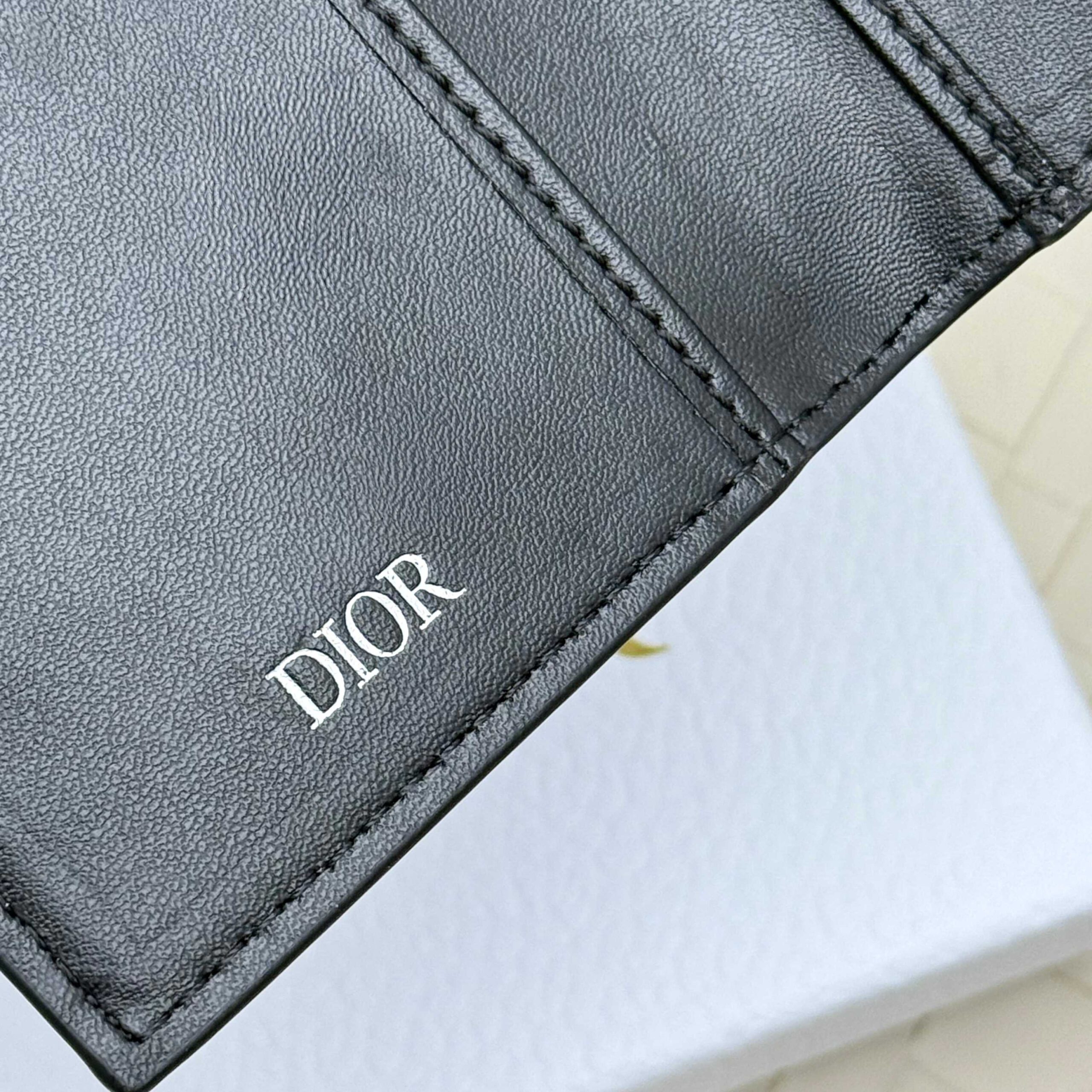 Dior Oblique Bifold Card Holder - Image 5