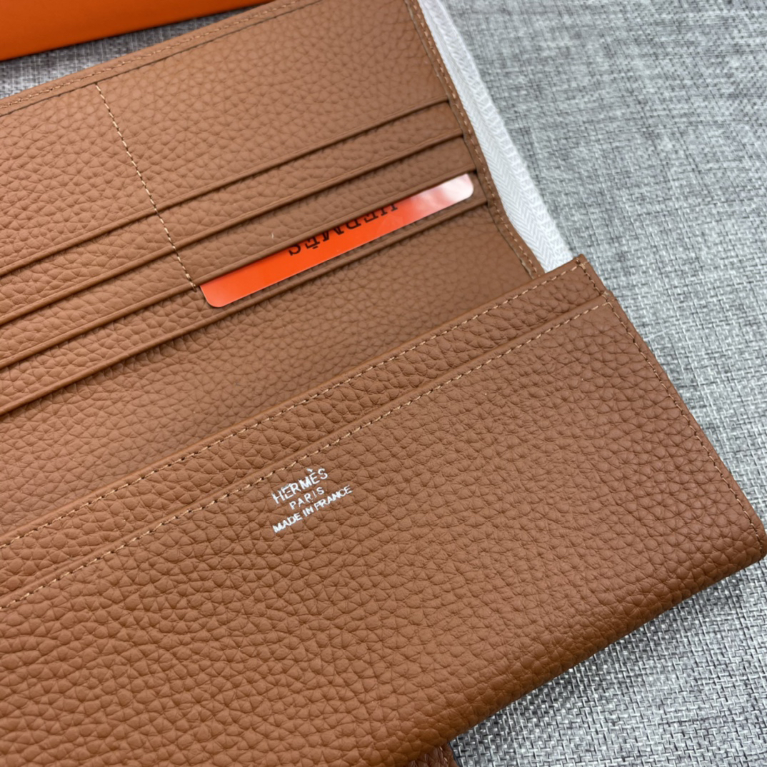 Hermès Women’s Leather Bifold Wallet - Image 5