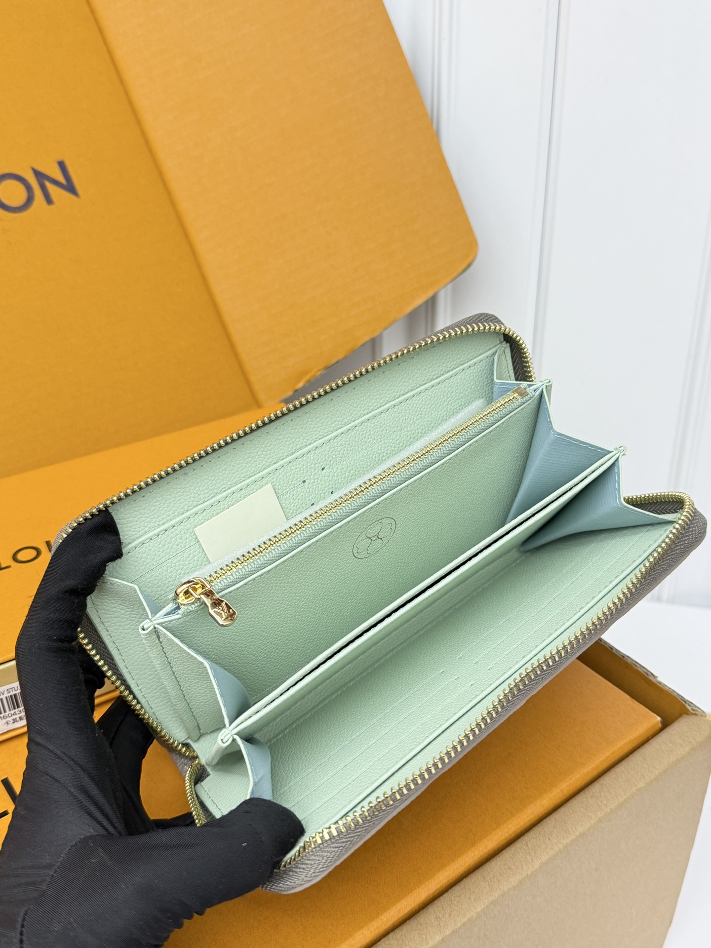 Louis Vuitton M60430 Zipped Wallet - Image 5