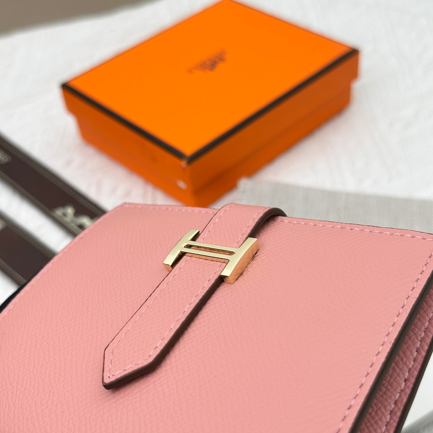 Hermes Palm-Pattern Leather Wallet with Gold-Tone Hardware - Image 5