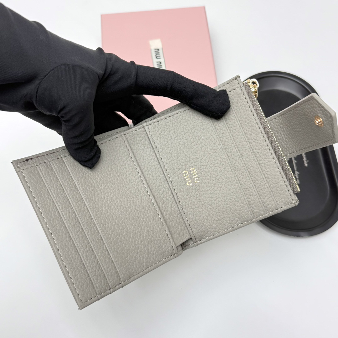 Miu Miu V13 Leather Bag - Image 5