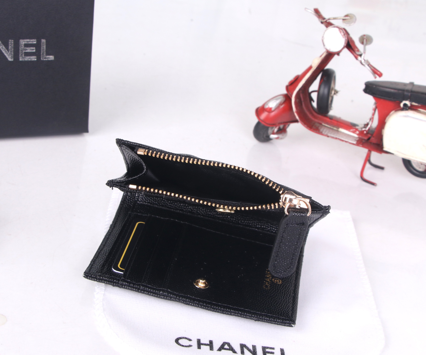 CHANEL Textured Leather Card Wallet 2216 - Image 5
