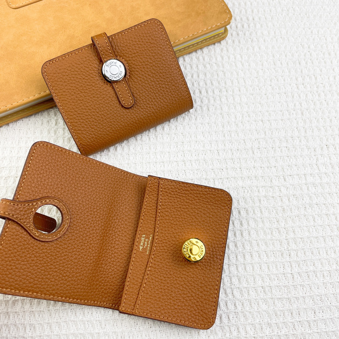 Hermès Togo Leather Wallet - Image 5