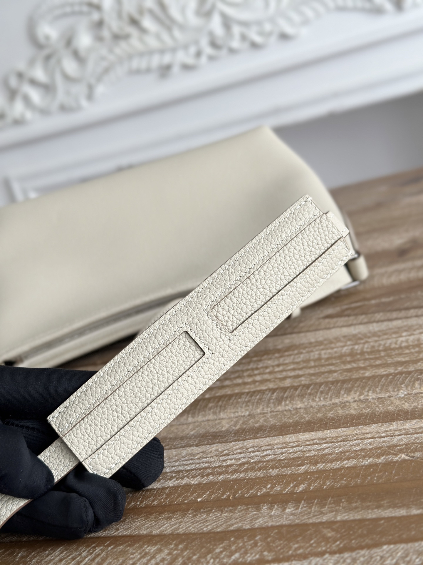 Hermès Berlingot Vintage Leather Crossbody Bag - Image 5
