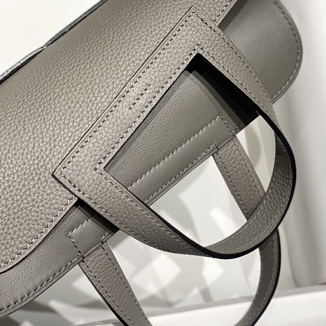 Hermès Halzan Handbag - Image 5