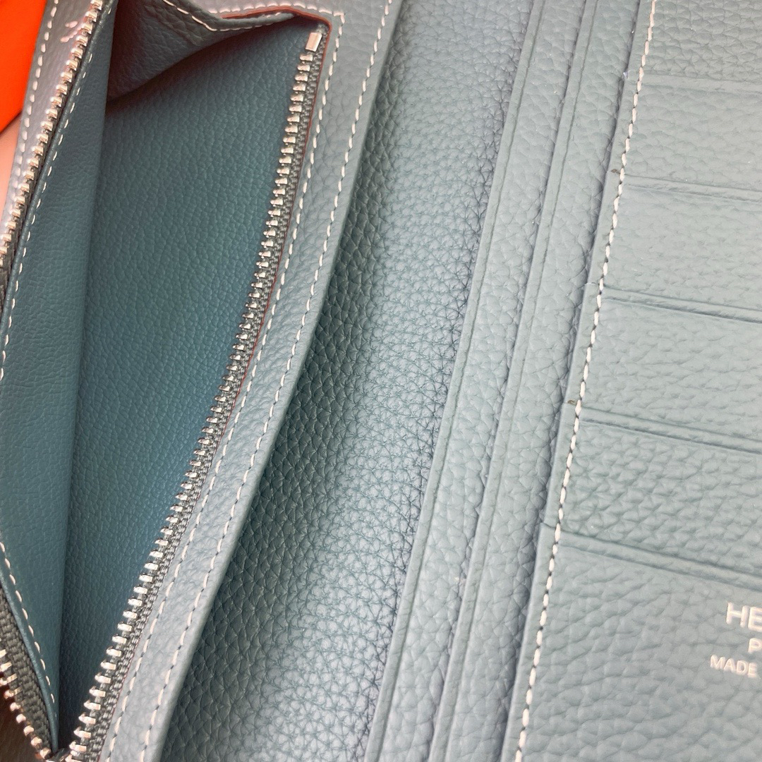 Hermès Evercolor Calfskin Long Wallet with Contrasting Saddle Stitching - Image 5