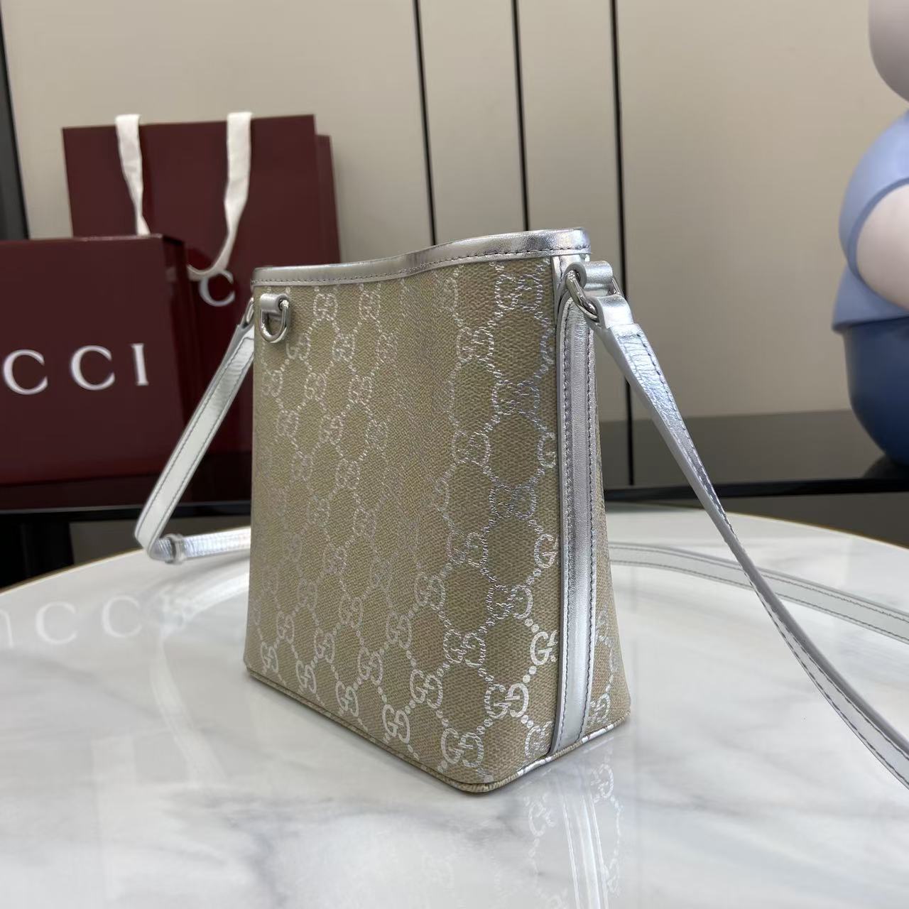 Gucci Model 847090 Apricot Silver Bag - Image 6