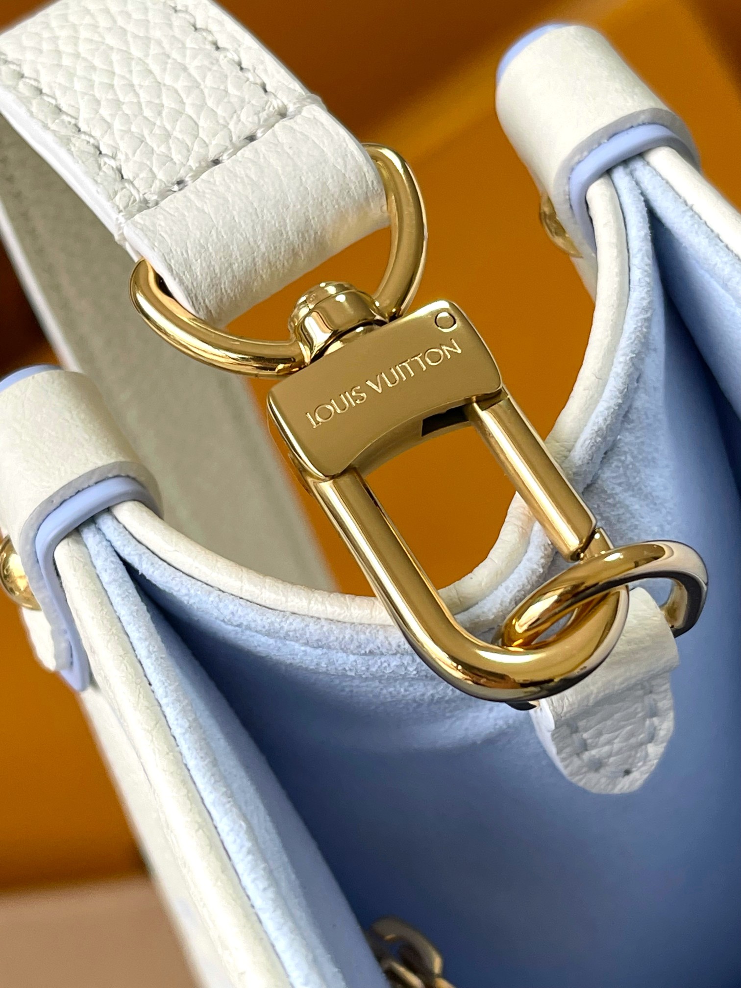 Louis Vuitton Onthego Small Handbag, Model M46833 - Image 6