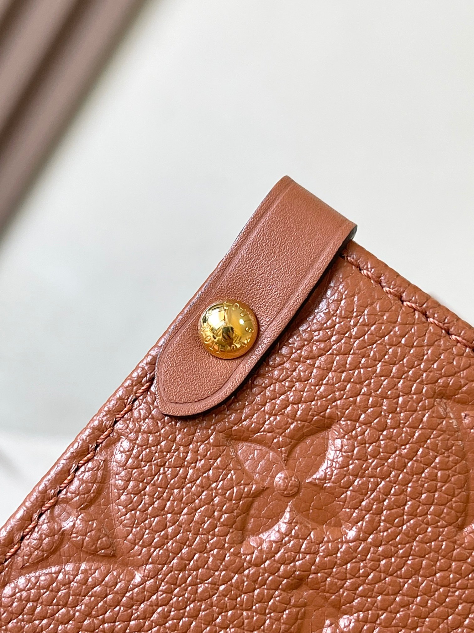 Louis Vuitton OnTheGo MM Medium Tote Bag - Image 6