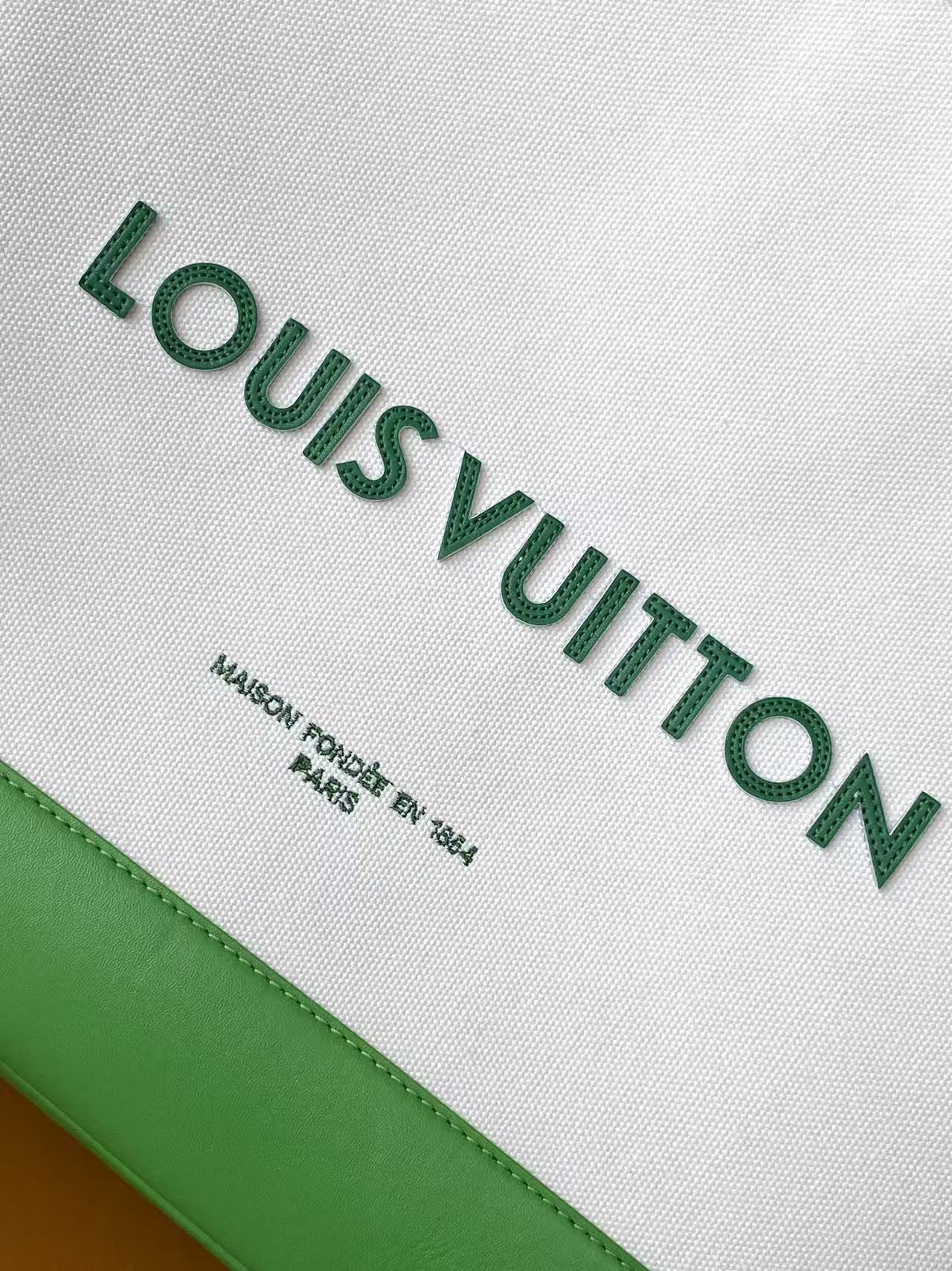 Louis Vuitton M29322 Tote MM - Image 6
