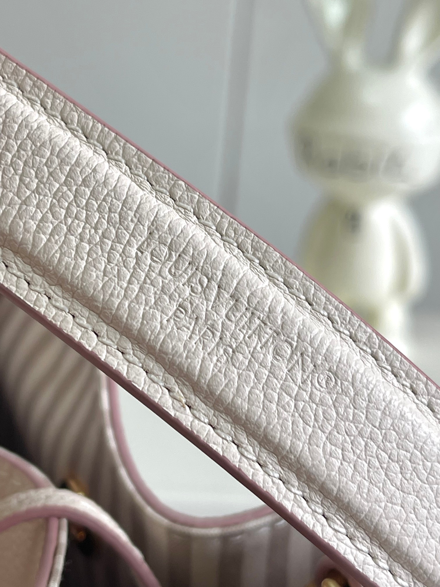 Louis Vuitton NeoNoe Medium Handbag in Monogram Empreinte Leather - Image 6