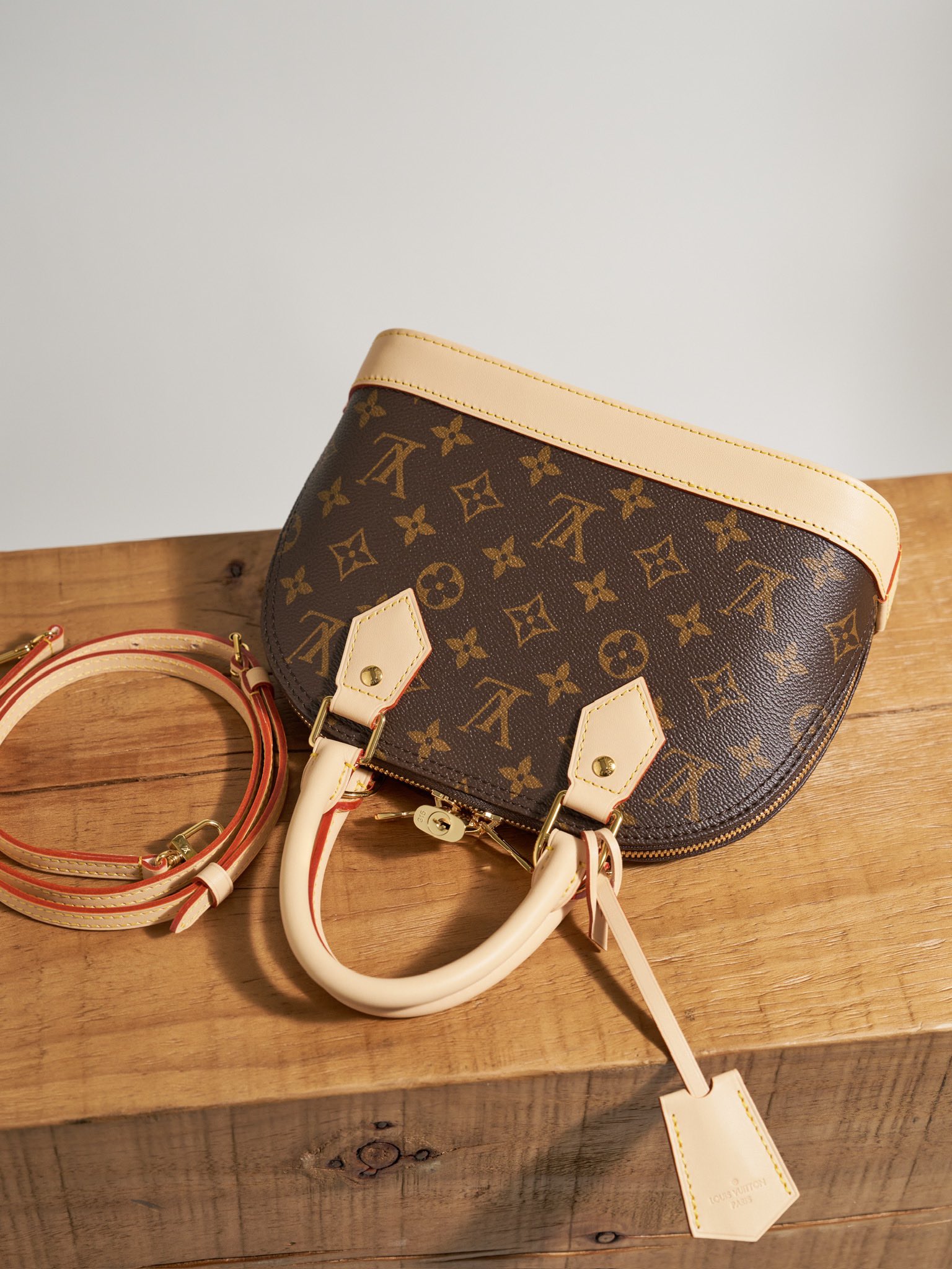 Louis Vuitton Alma BB Handbag in Monogram Canvas - Image 6