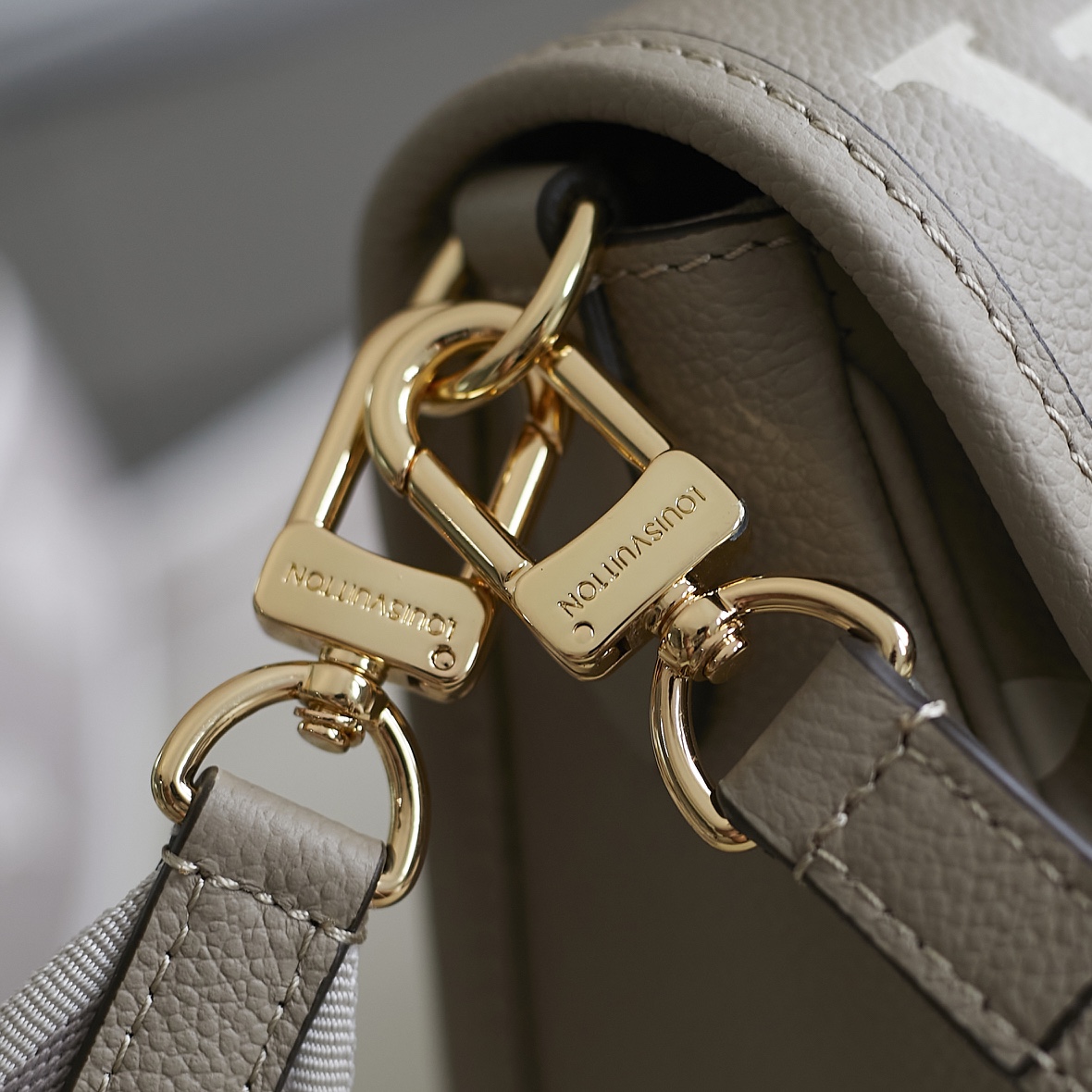Louis Vuitton Diane Handbag M13231 - Image 6