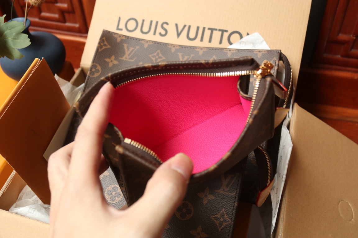 Louis Vuitton M47195 Three-Piece Bag Set - Image 6