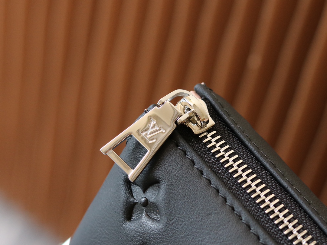 Louis Vuitton Coussin Small Black Lambskin Shoulder Bag - Image 6