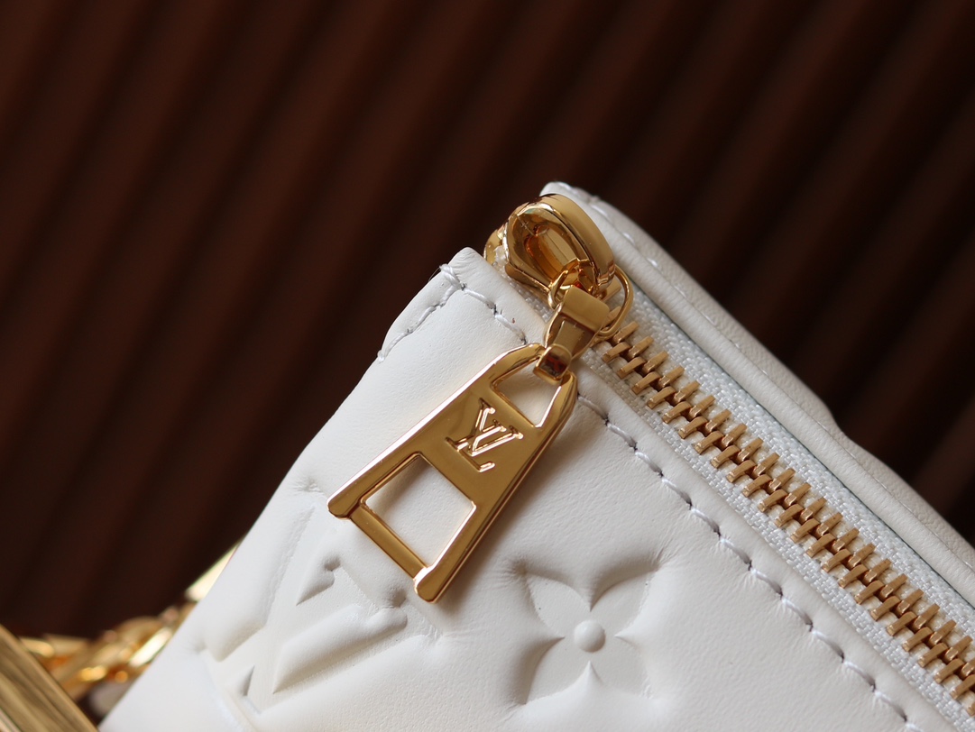 Louis Vuitton Coussin BB Monogram Lambskin Crossbody Bag - Image 6