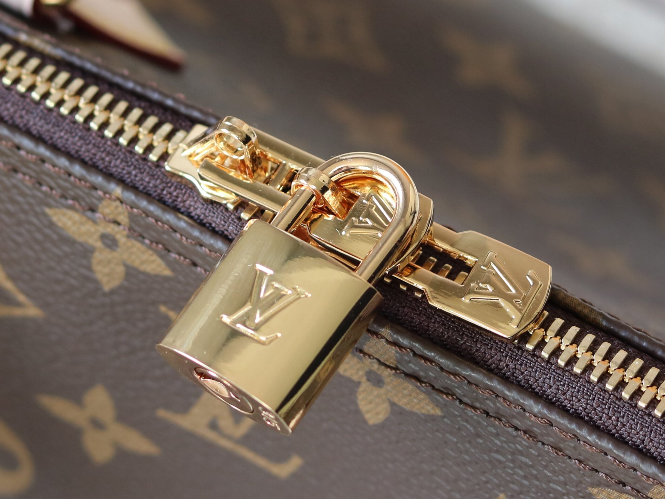 Louis Vuitton Speedy Bandouliere 40 Handbag - Image 6