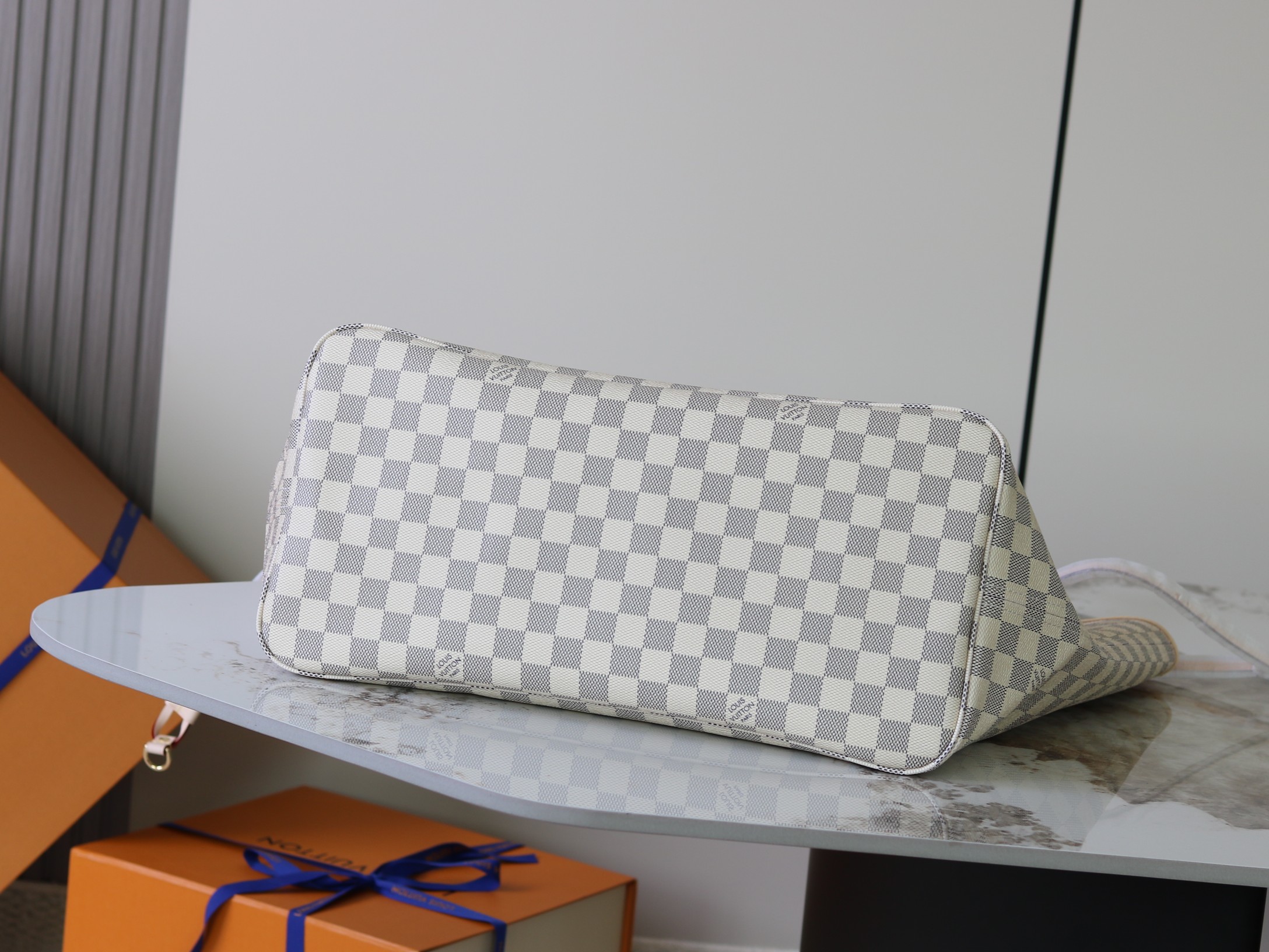 Louis Vuitton Neverfull Large Tote Bag in Damier Azur Canvas - Image 6