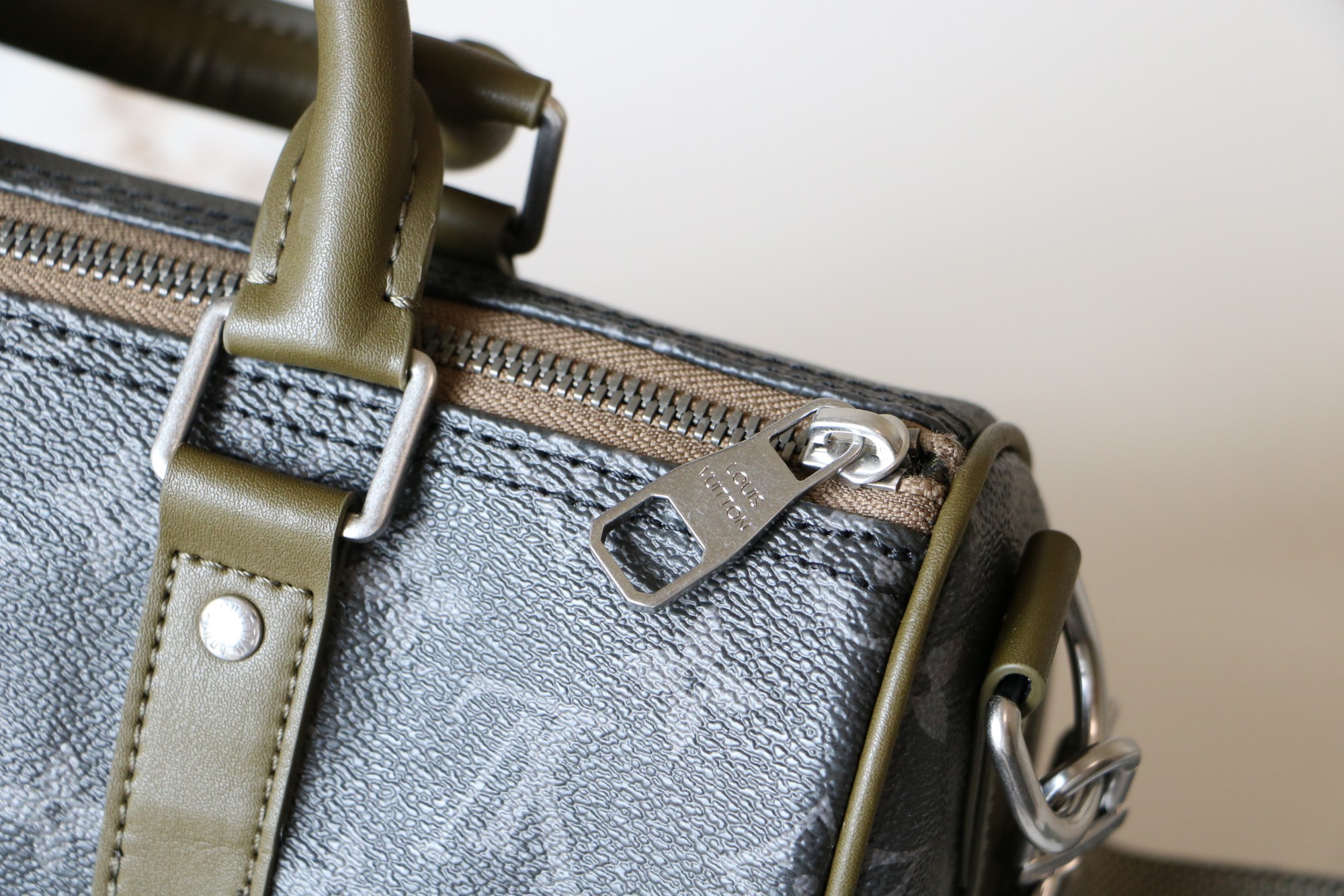 Louis Vuitton Keepall Bandouliere 25 M28638 Monogram Eclipse Bag - Image 6
