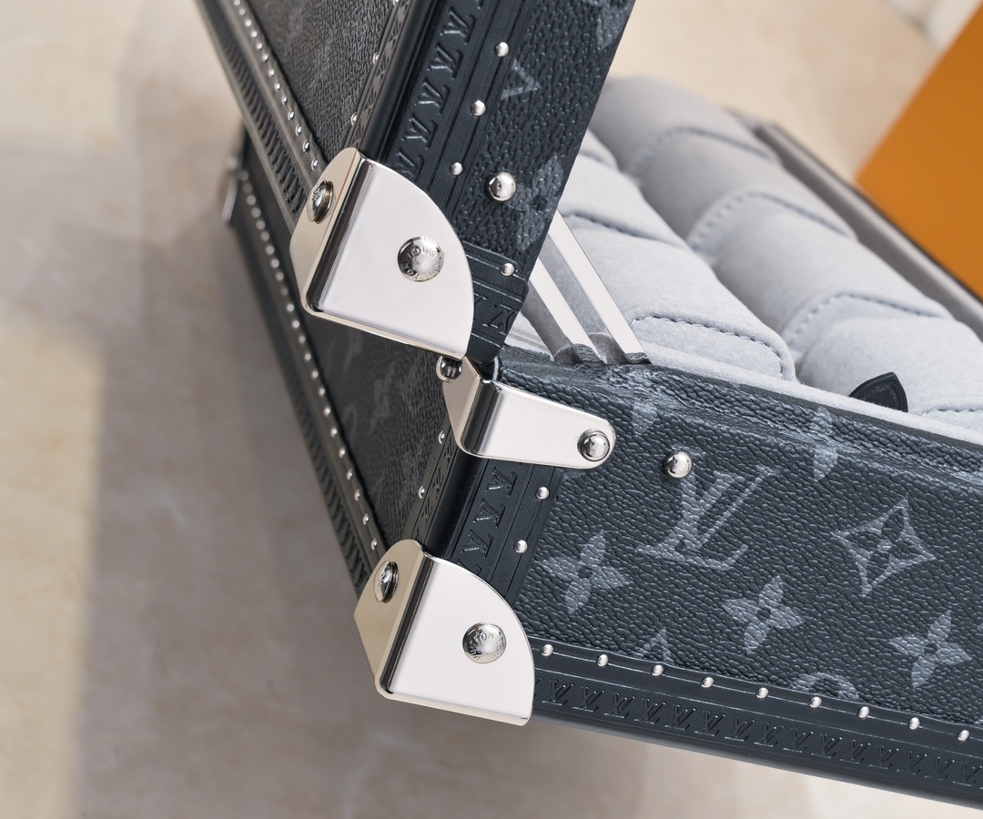M4700B Monogram Watch Storage Case for 8 Watches - Image 6
