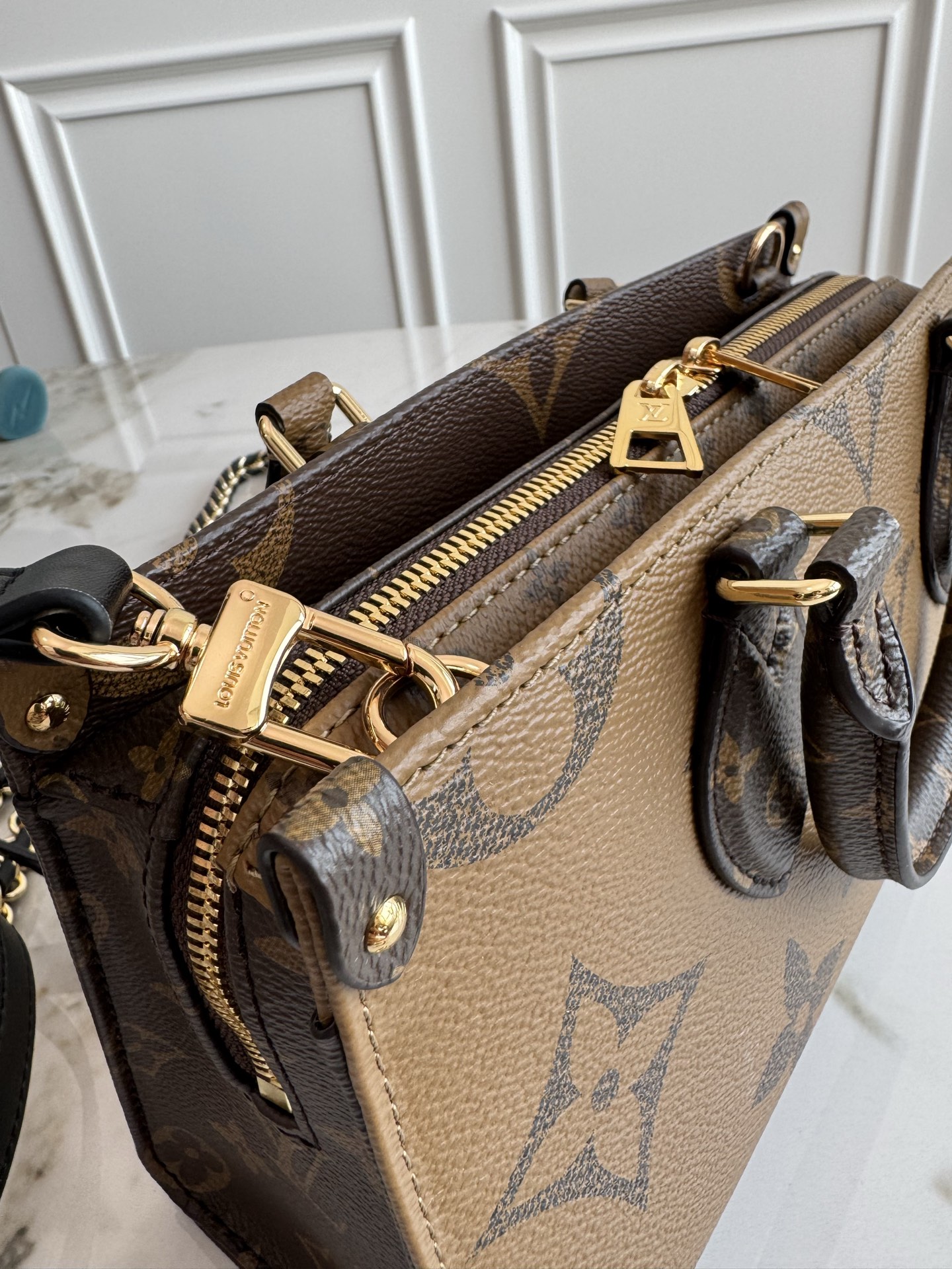 Louis Vuitton OnTheGo East West Handbag M14236 - Image 6