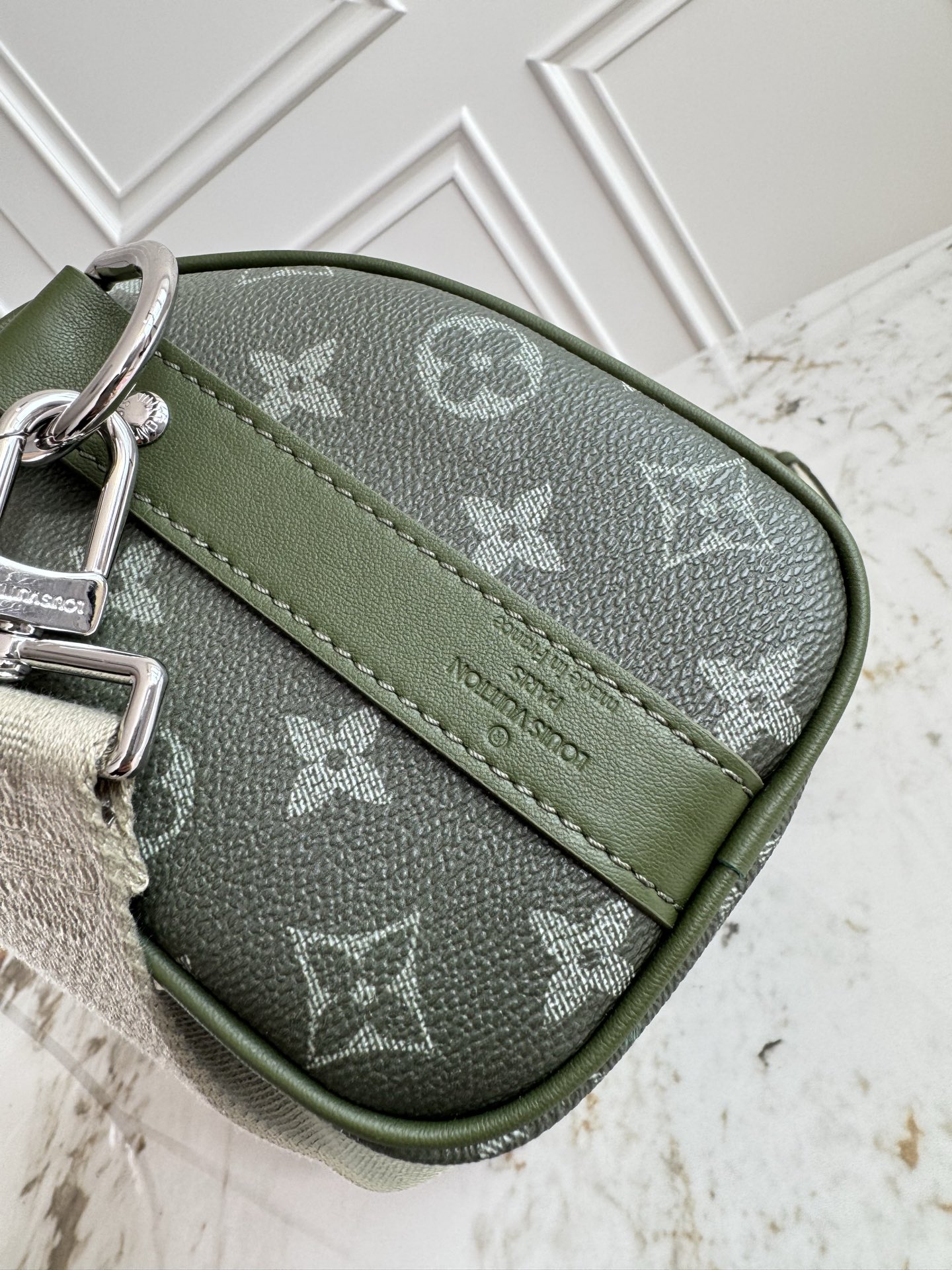Louis Vuitton Keepall 25 Travel Bag in Monogram Eclipse Reverse Canvas - Image 6
