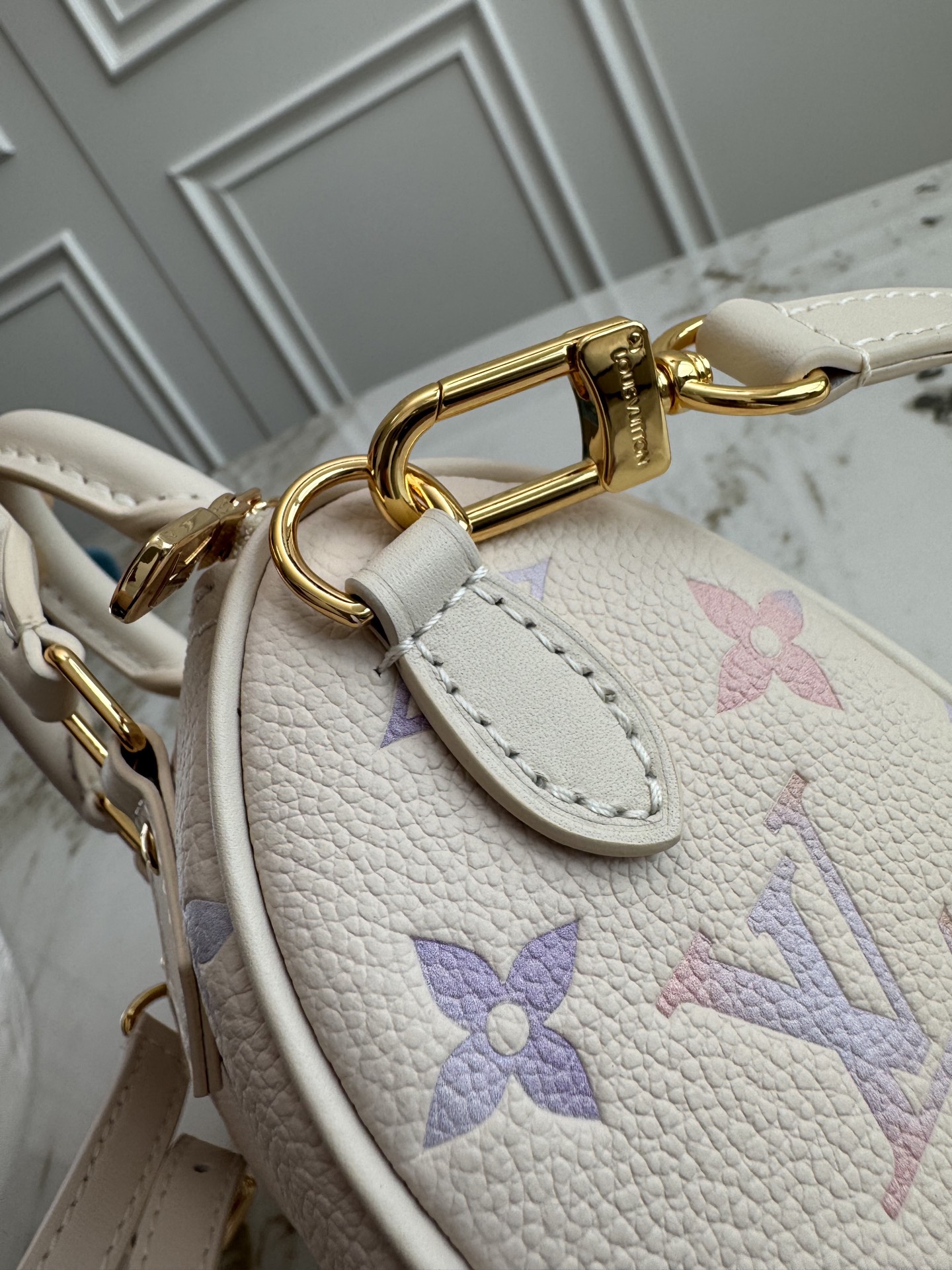 Louis Vuitton Nano Speedy Handbag M25591 in White Gradient - Image 6
