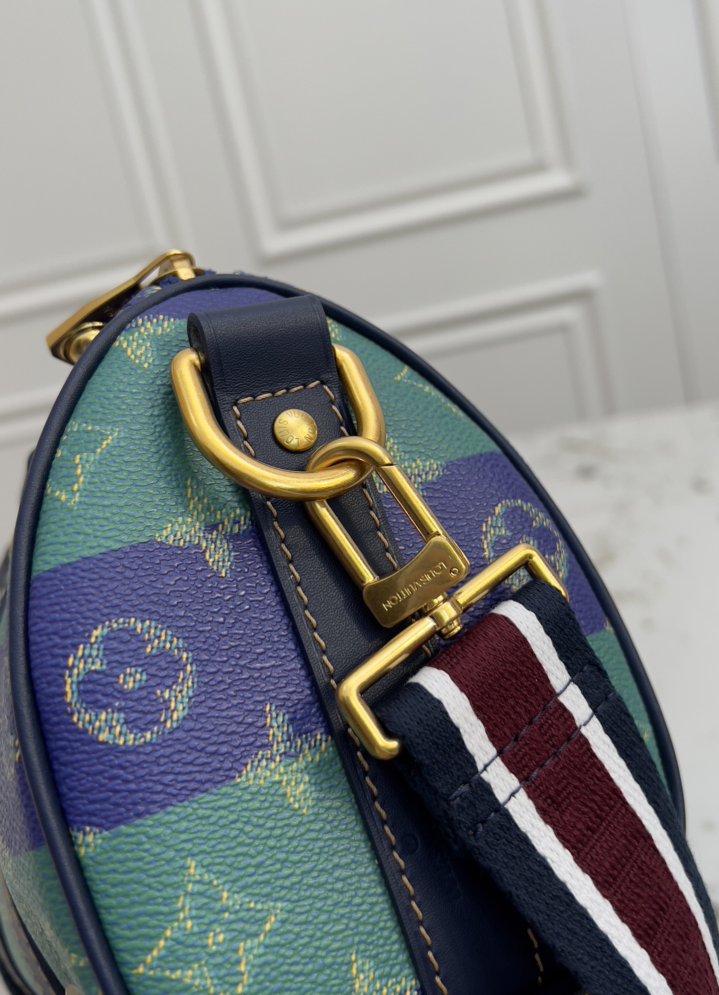 Louis Vuitton Keepall Bandouliere 25 Travel Bag in Monogram Surfin Canvas - Image 6