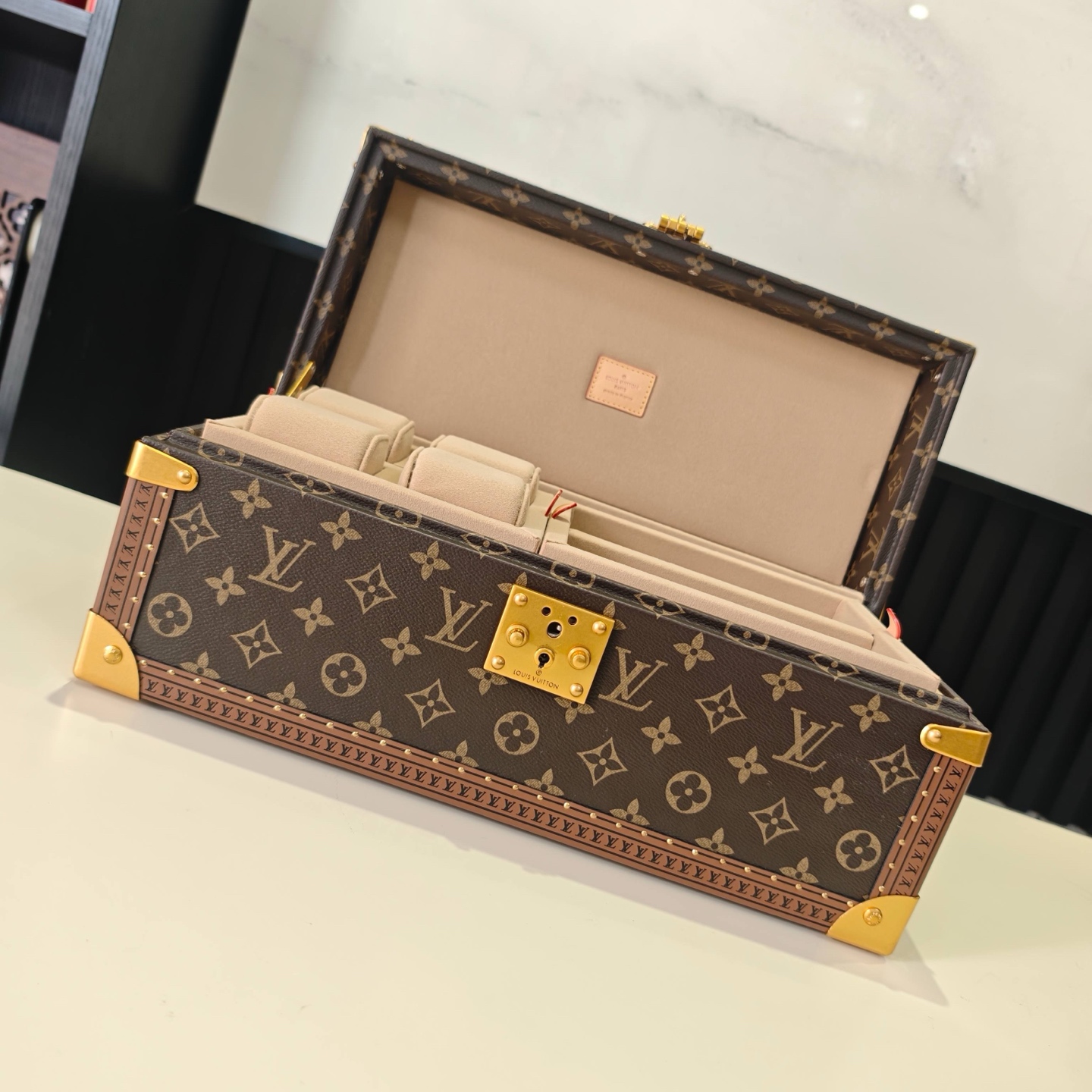Louis Vuitton Monogram Watch and Jewelry Storage Trunk M20209 - Image 6