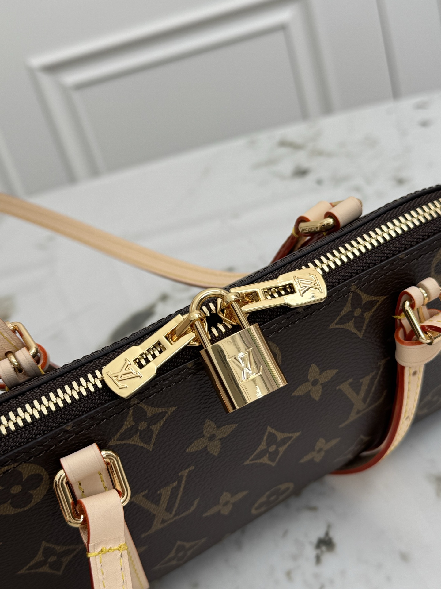 Louis Vuitton Squire East West Handbag M28953 - Image 6