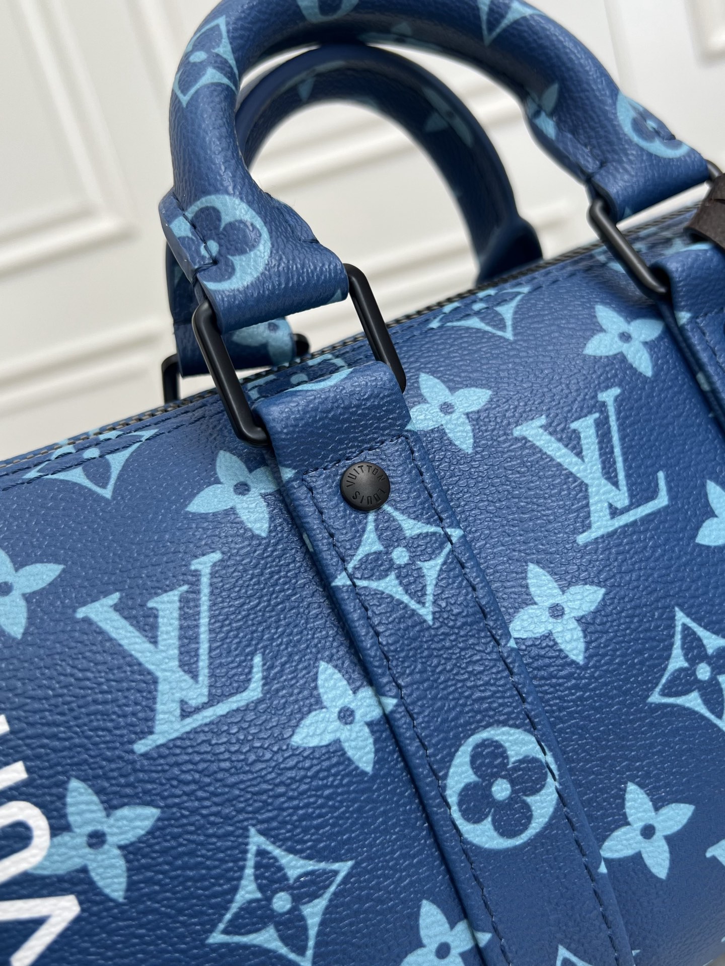 Louis Vuitton Keepall Bandoulière 25 Travel Bag - Image 6